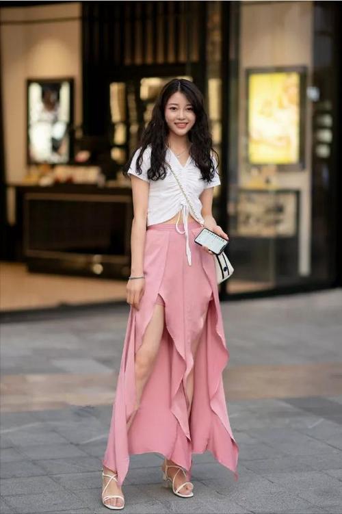 粉色高跟鞋配什么衣服