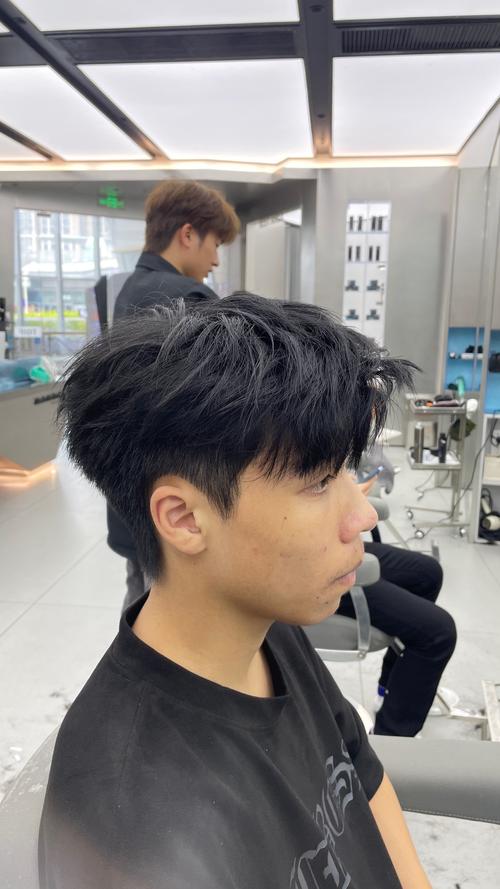 头发很硬适合什么发型