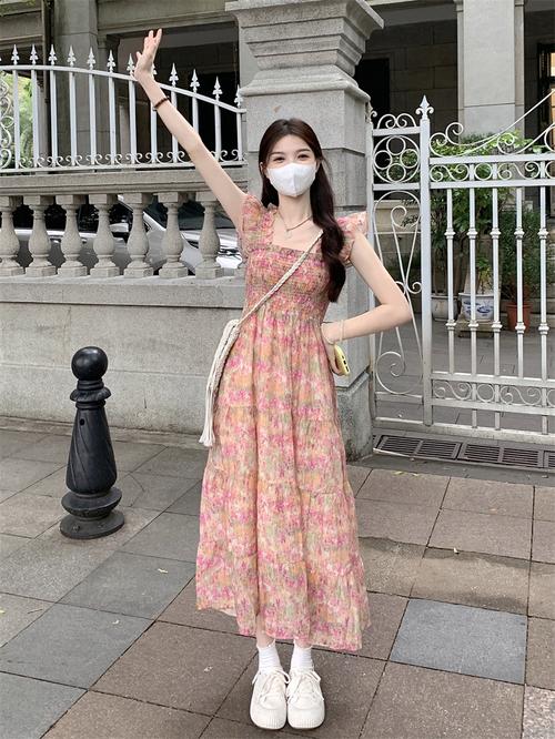 粉色长裙配什么包