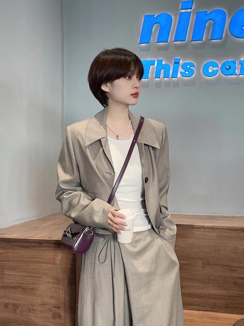 短发怎么搭配衣服秋冬
