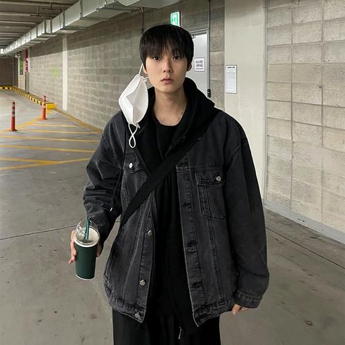黑色牛仔衣配什么裤子