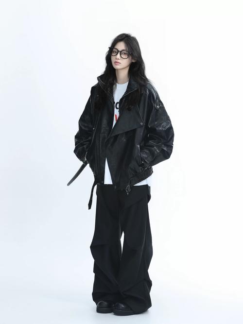 经典机车皮衣怎么搭配图片大全