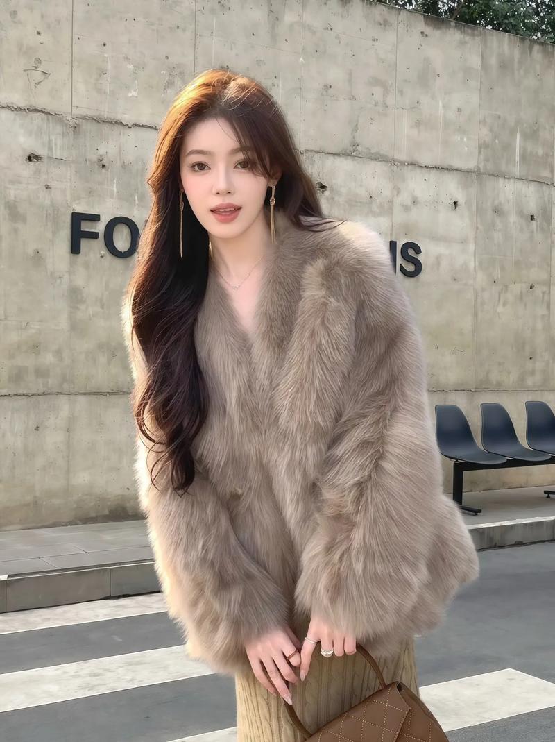 女人穿的皮草衣服怎么搭配