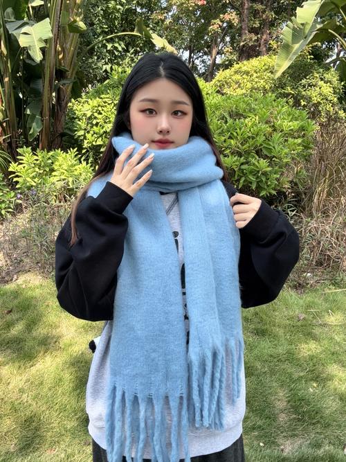 女生围巾什么颜色好看