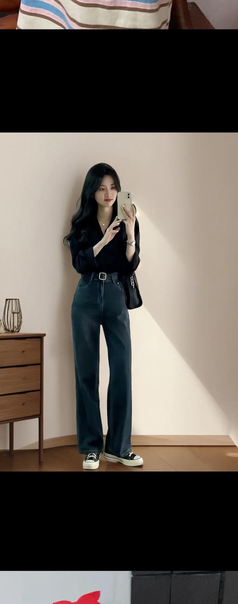 女生黑色衬衫怎么搭配外套