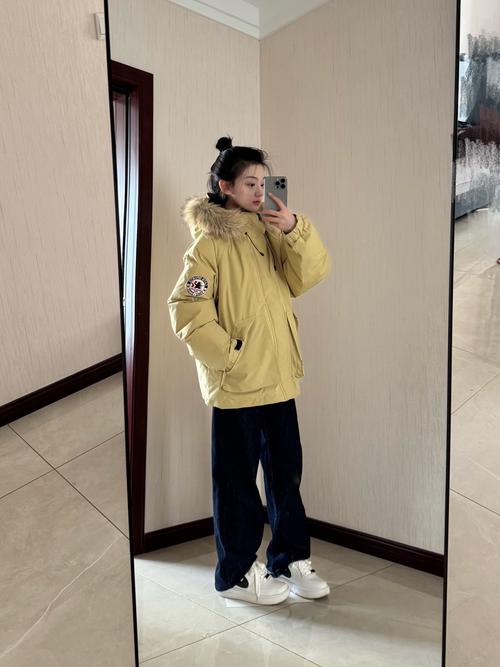白色派克服怎么搭配图片