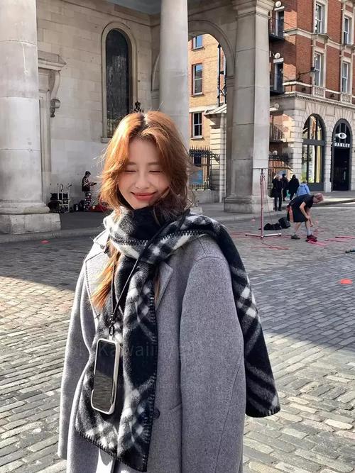 黑白围巾搭配什么衣服