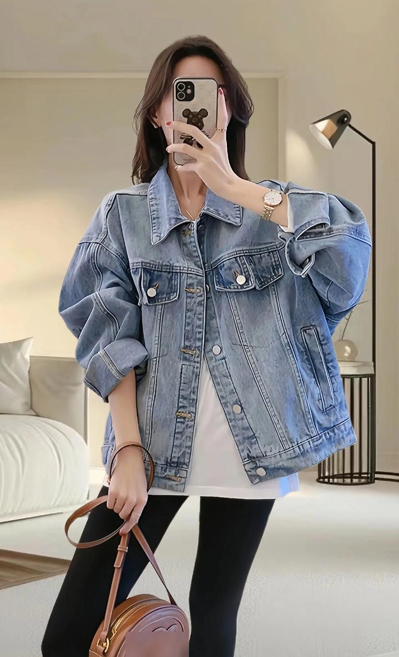 短款牛仔外套配什么裤子