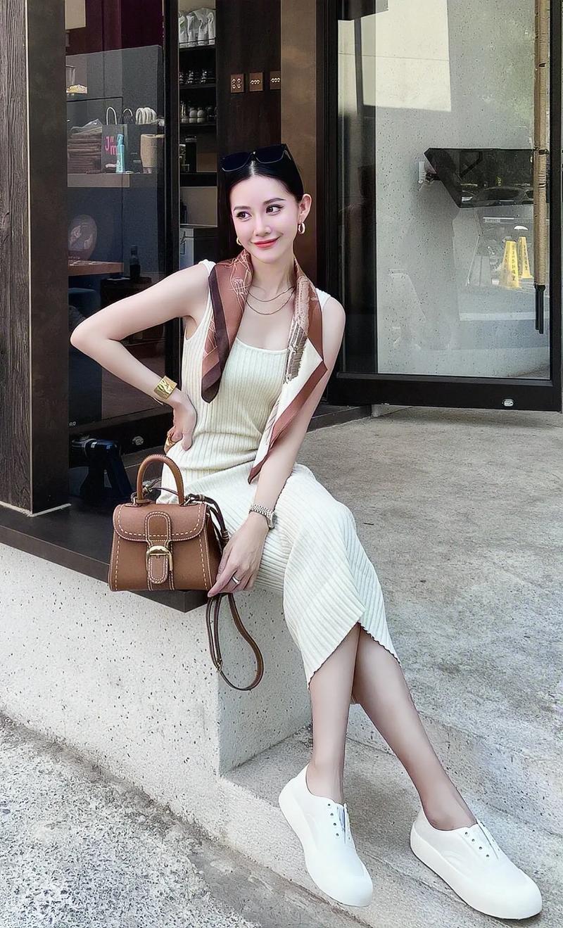 女生穿裙子配什么鞋子
