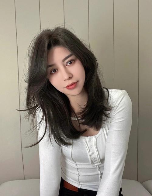 女生头尖适合什么发型