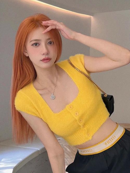 染了橙色头发怎么搭配衣服好看吗