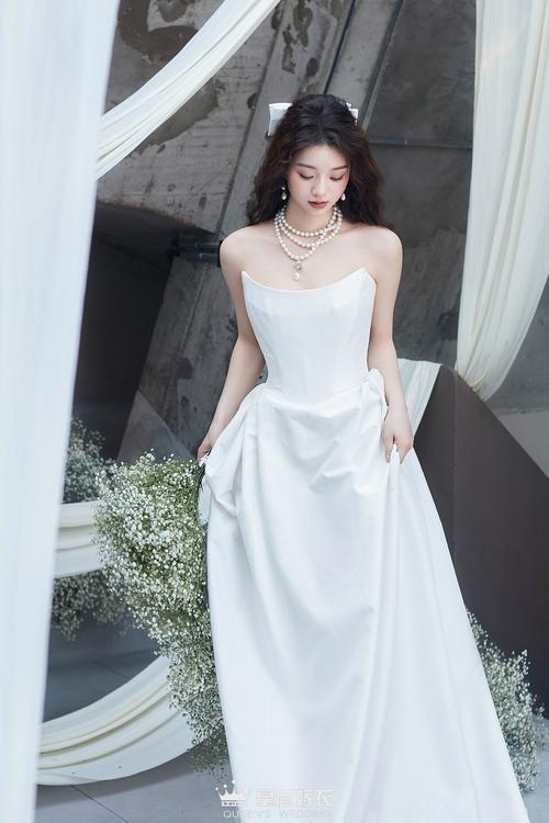 白礼服怎么搭配图片大全