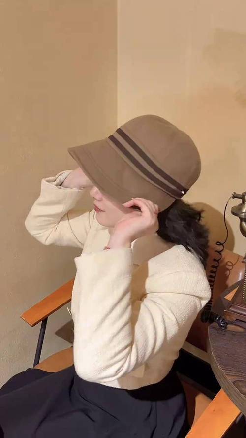 大饼脸适合什么帽子