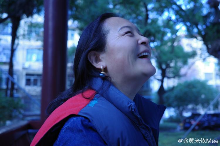 洗面奶摸脸了怎么办
