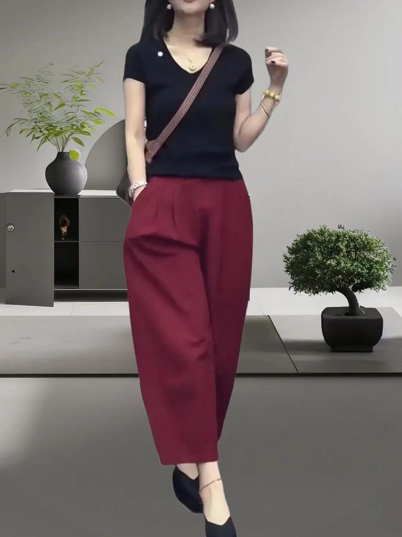 暗红色裤子配什么上衣