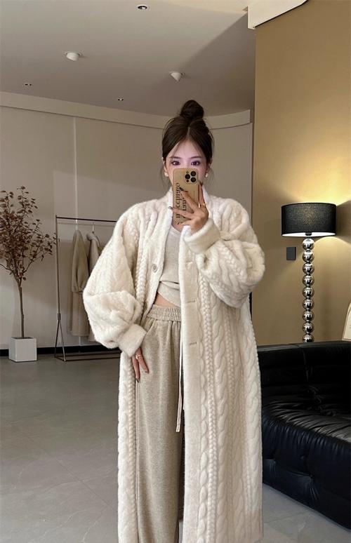 女款皮草中长外套怎么搭配图片2015款