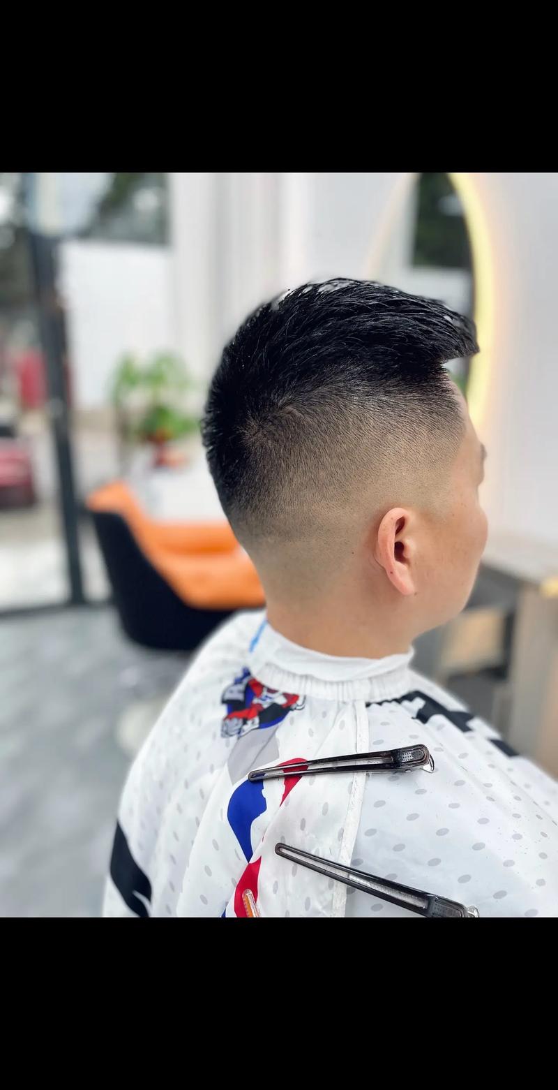 男生头长适合什么发型