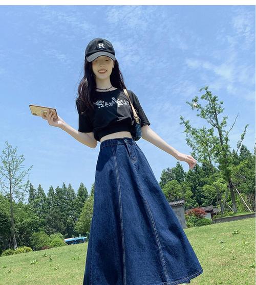 半身伞裙搭配什么外套