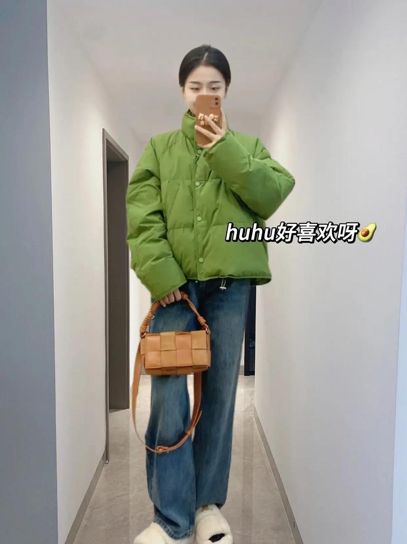 冬天绿色的裤子怎么搭配衣服图片欣赏