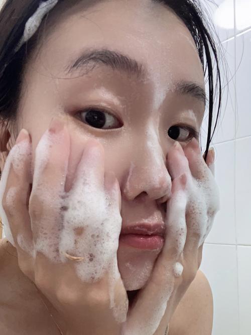 理肤泉洗面奶紧绷起皮怎么回事