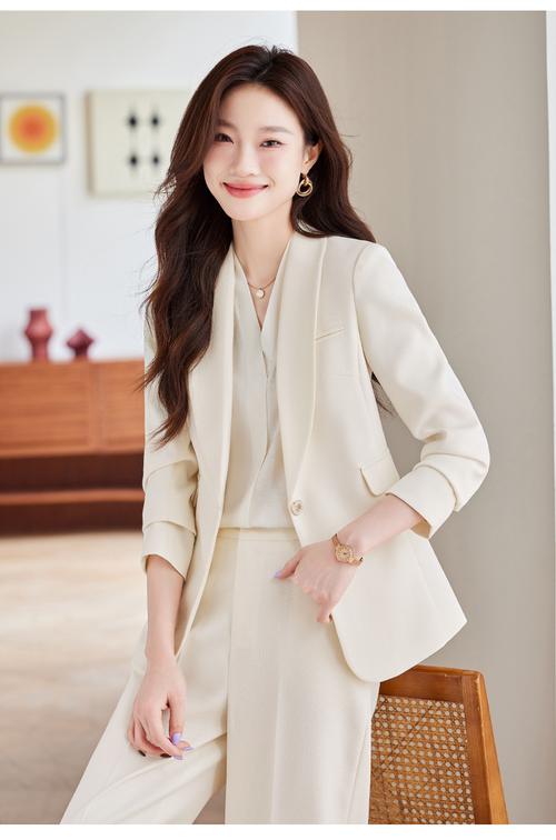 女大西服外套怎么搭配图片大全