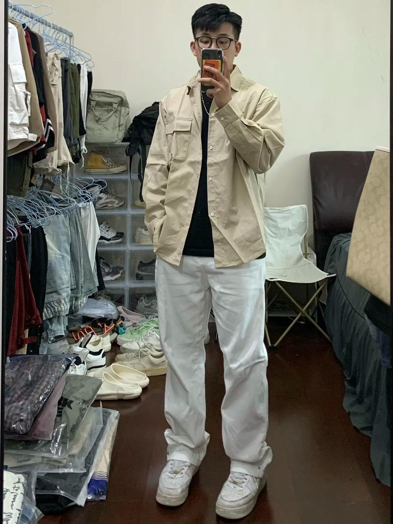 男白色男士牛仔上衣怎么搭配什么裤子好看图片