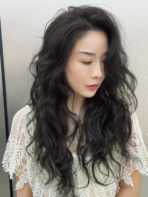 头发厚适合烫什么发型