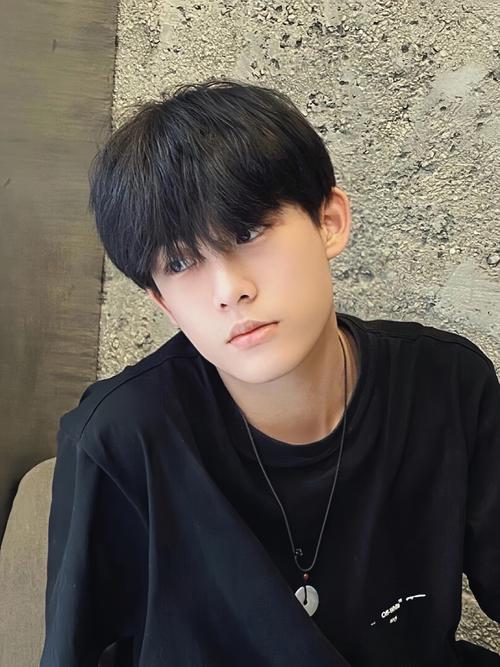 男士什么发型显脸小