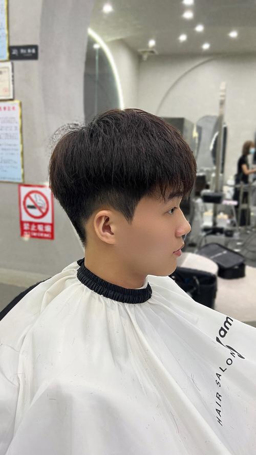 男士什么发型显脸小
