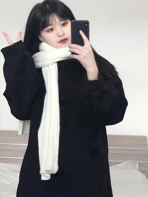 皮肤白适合黑色衣服怎么搭配什么围巾好看图片