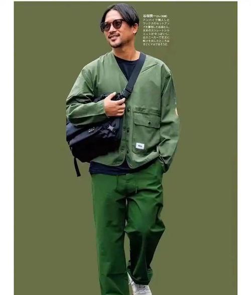 男生绿色长款外套怎么搭配什么裤子好看图片大全