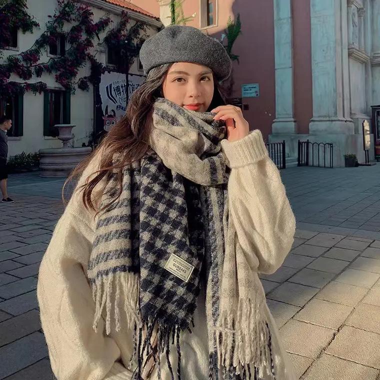 黑白衣服怎么搭配什么围巾好看图片女生图片欣赏