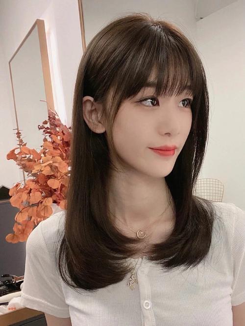 发际线低适合什么刘海