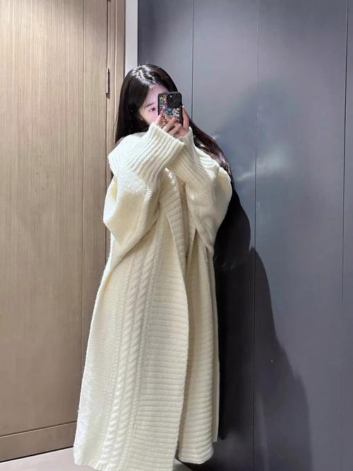 长款女士宽松毛衣外套怎么搭配图片欣赏