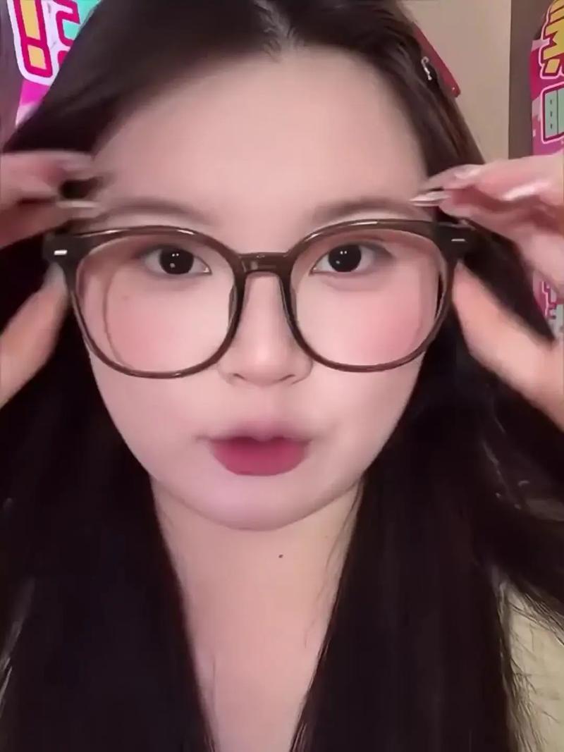 脸大配什么眼镜