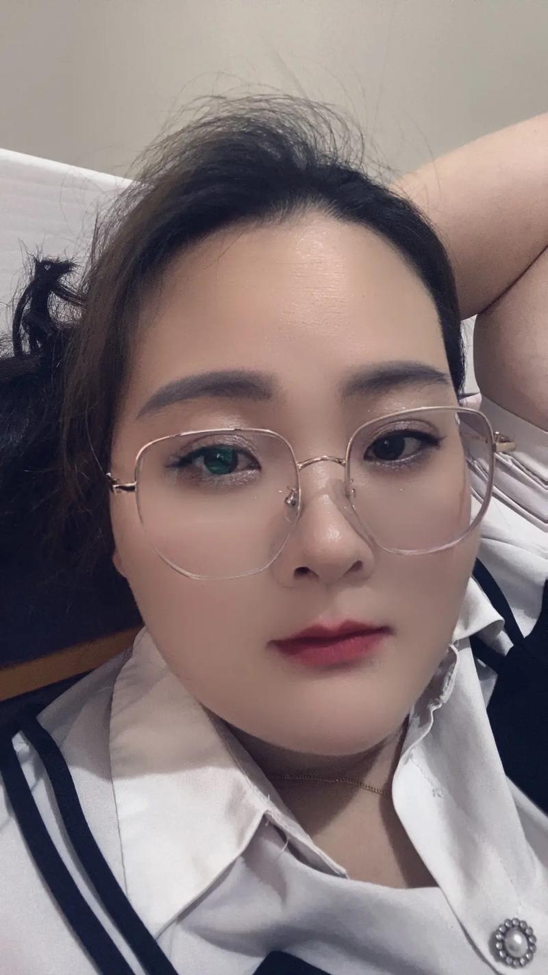 脸胖带什么眼镜好看