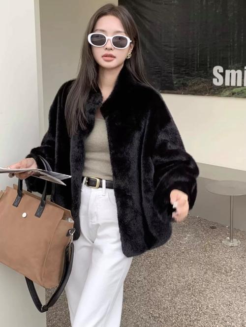 女短款貂皮外套怎么搭配图片