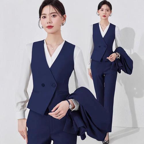蓝色的马甲怎么搭配衣服好看图片女生图片欣赏