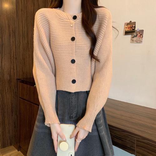 女士短款外套毛衣怎么搭配什么裤子好看图片大全