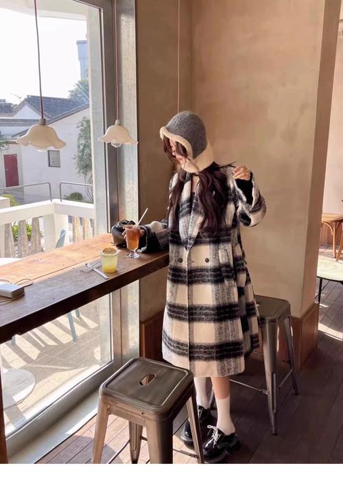 中长款毛呢大衣外套怎么搭配什么裤子好看图片大全