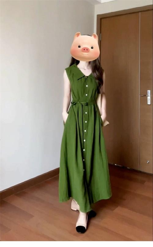 长款绿色连衣裙怎么搭配什么外套好看图片欣赏