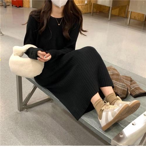 黑色长款打底连衣裙怎么搭配什么裤子好看图片欣赏