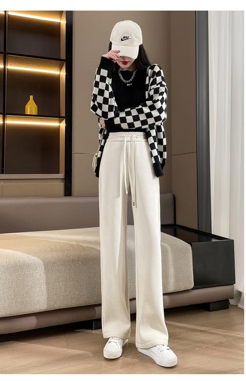 冬天裤子鞋子怎么搭配衣服好看图片女生图片欣赏