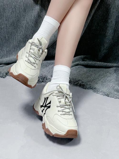 什么颜色的鞋子耐脏