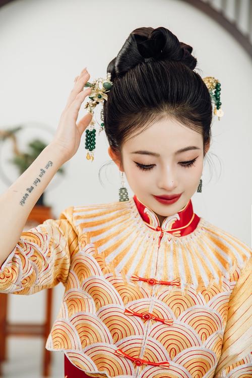 新娘发型服饰怎么搭配图片