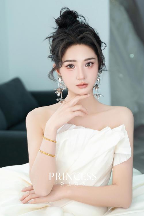 新娘发型服饰怎么搭配图片
