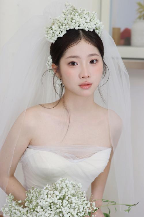 新娘发型服饰怎么搭配