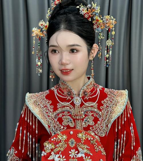 新娘发型服饰怎么搭配