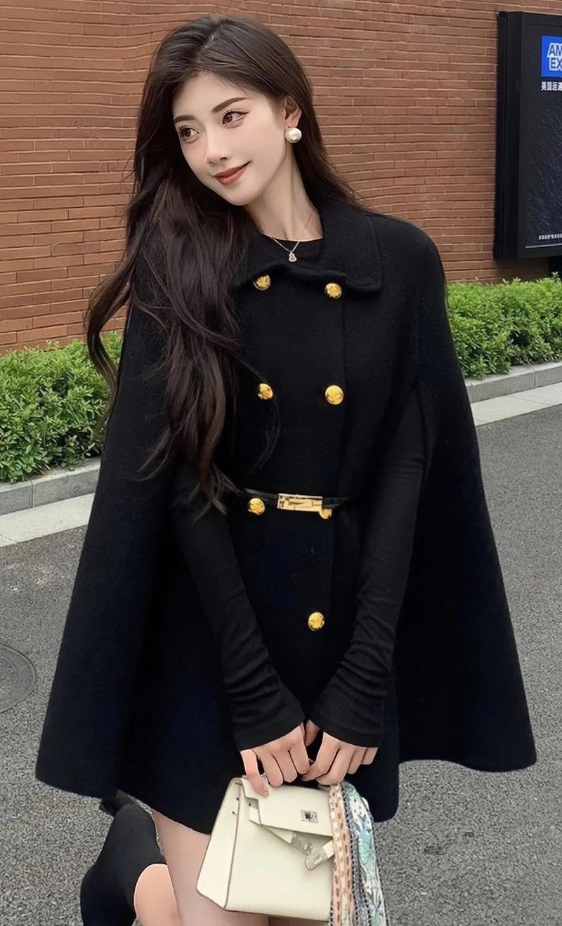 女士斗篷风衣怎么搭配
