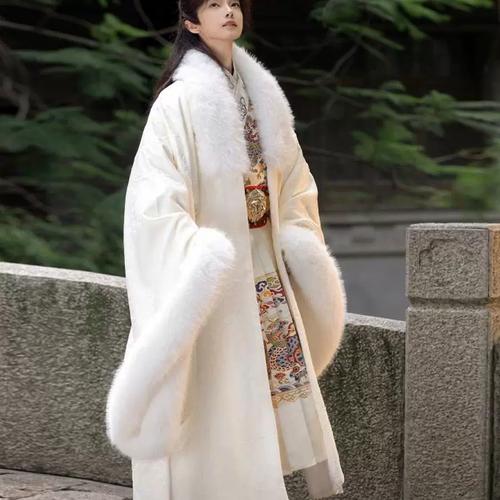 男士长斗篷外套怎么搭配